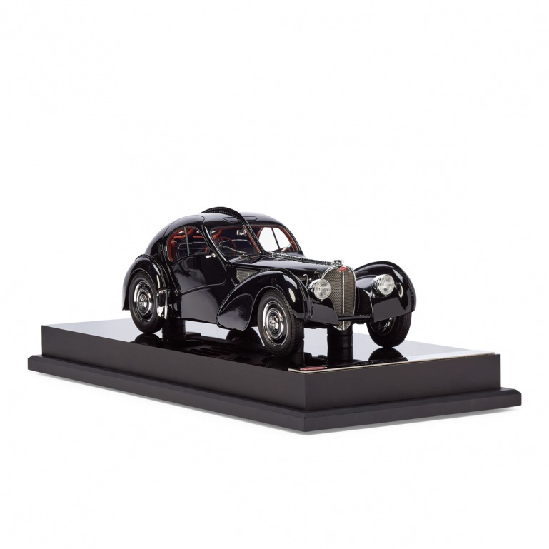Декоративная статуэтка Bugatti 57SC Atlantic Coupe 682723215001 Ralph Lauren Home Декоративная статуэтка Bugatti 57SC Atlantic Coupe 682723215001 Ralph Lauren Home